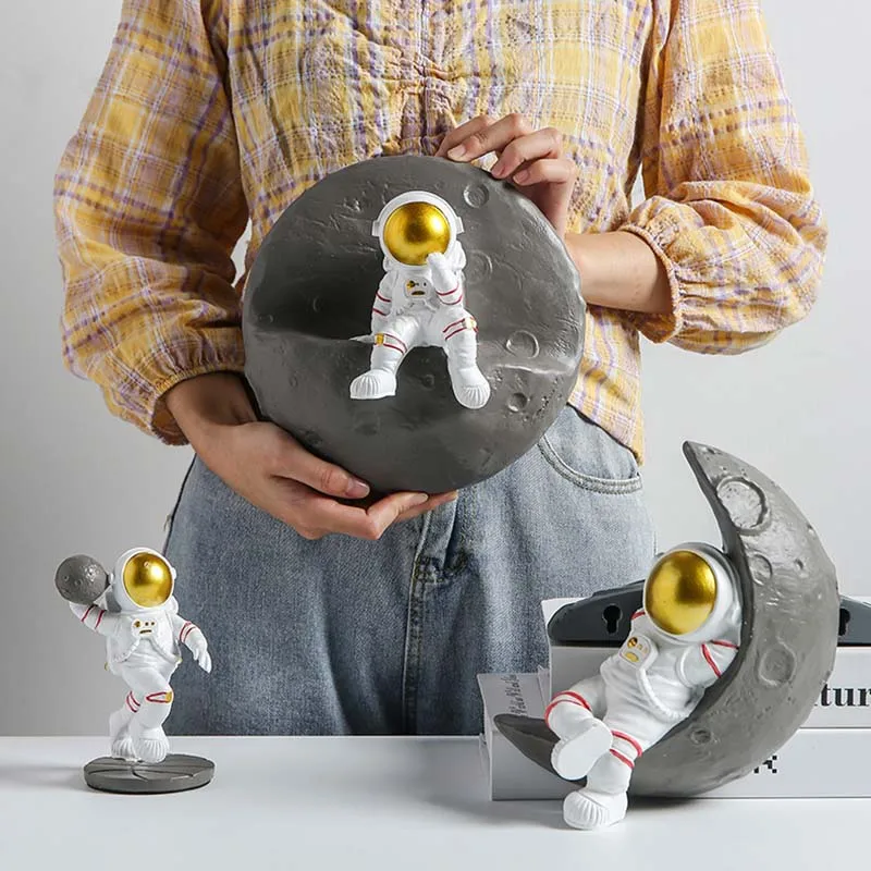 Technology Style Spaceman Walk Simulation Resin Art Doll Birthday Present Exquisite Mini Astronaut Wall Hanging Morandi Color
Technology Style Spaceman Walk Simulation Resin Art Doll Birthday Present Exquisite Mini Astronaut Wall Hanging Morandi Color