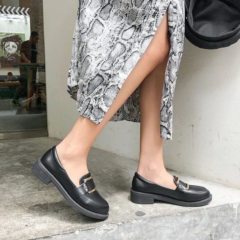 New Wild Tide Women's Shoes Patent Leather British Round Shoes Women's Cloth Insole Rubber Comfortable Zapatos De Mujer
New Wild Tide Women's Shoes Patent Leather British Round Shoes Women's Cloth Insole Rubber Comfortable Zapatos De Mujer