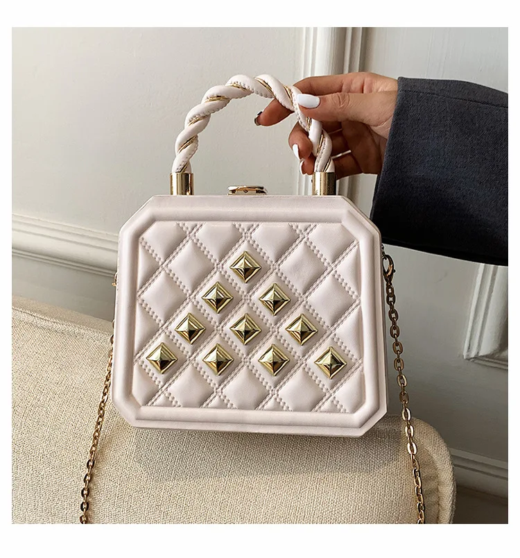2021 New Bag Texture Crossbody Bag Rhombus Handbag Rivet Fashion Single Shoulder Small Square Bag Messenger Shoulder Bag Female
2021 New Bag Texture Crossbody Bag Rhombus Handbag Rivet Fashion Single Shoulder Small Square Bag Messenger Shoulder Bag Female