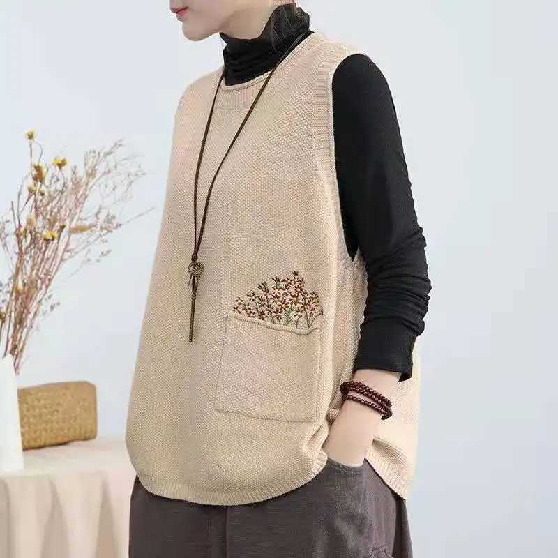 2021 New Style Retro Loose Embroidered Vest Solid Color Sweater Women's Knitted with Versatile Jacket spring and autumn
2021 New Style Retro Loose Embroidered Vest Solid Color Sweater Women's Knitted with Versatile Jacket spring and autumn