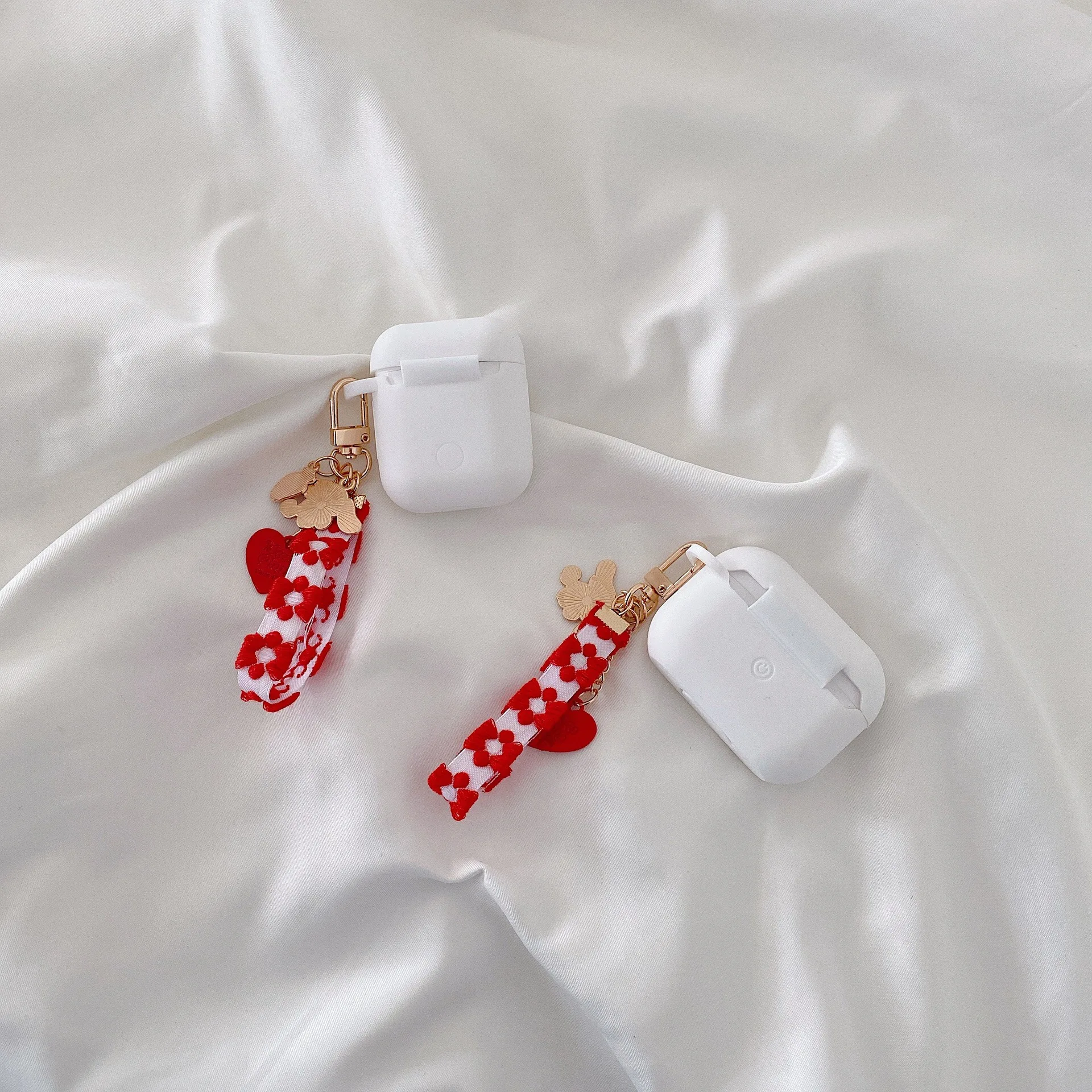 Новый Белый силиконовый защитный чехол для наушников Apple Airpods 2 1 Airpods Pro 3, чехол для беспроводной гарнитуры с брелоком для собак 
Новый Белый силиконовый защитный чехол для наушников Apple Airpods 2 1 Airpods Pro 3, чехол для беспроводной гарнитуры с брелоком для собак