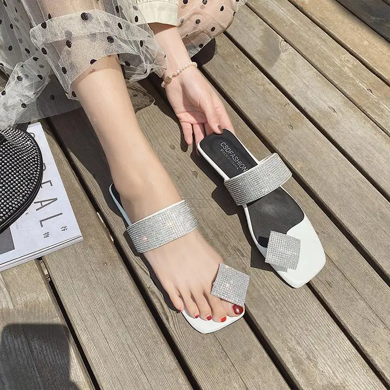 2021 New Women Shoes Fashion Casual All-Match Summer Cool Square Toe Flat Rhinestone Sandals Slippers Women
2021 New Women Shoes Fashion Casual All-Match Summer Cool Square Toe Flat Rhinestone Sandals Slippers Women