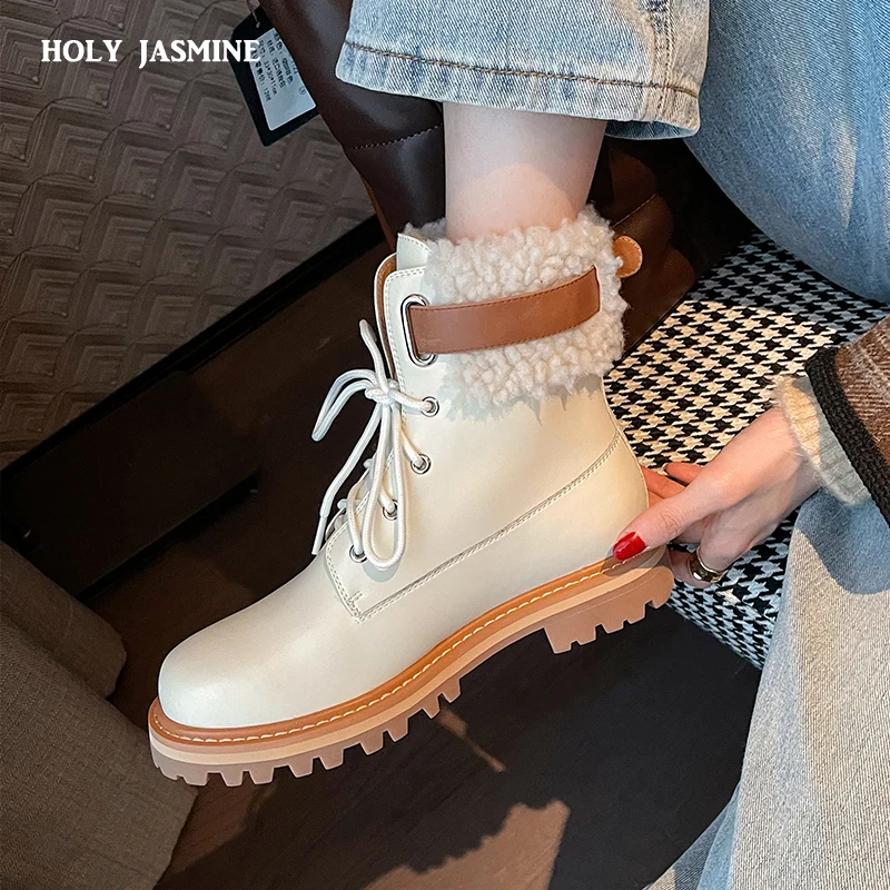 2021 Winter Women Shoes Split Leather Round Toe Platform Boots Lace Wool Boots New Fashion Snow Boots Thick Heel Boots for Women
2021 Winter Women Shoes Split Leather Round Toe Platform Boots Lace Wool Boots New Fashion Snow Boots Thick Heel Boots for Women