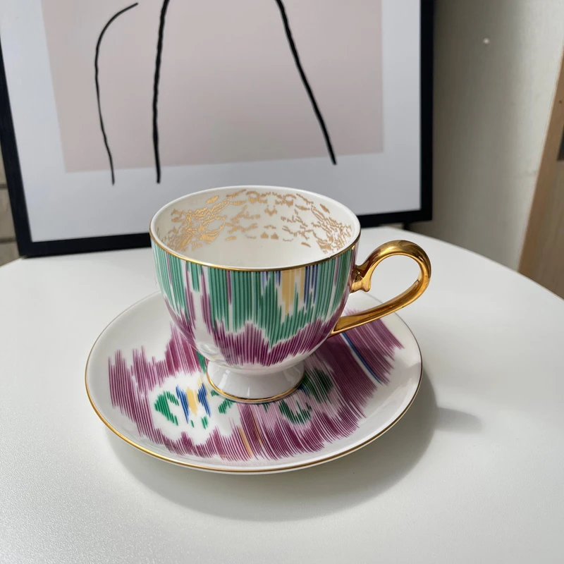 Bone China Purple Coffee Cup and Saucer Gold Rim Porcelain Tea Cup With Dish Tableware Art Decor Gift For Bridal Shower Birthday
Bone China Purple Coffee Cup and Saucer Gold Rim Porcelain Tea Cup With Dish Tableware Art Decor Gift For Bridal Shower Birthday