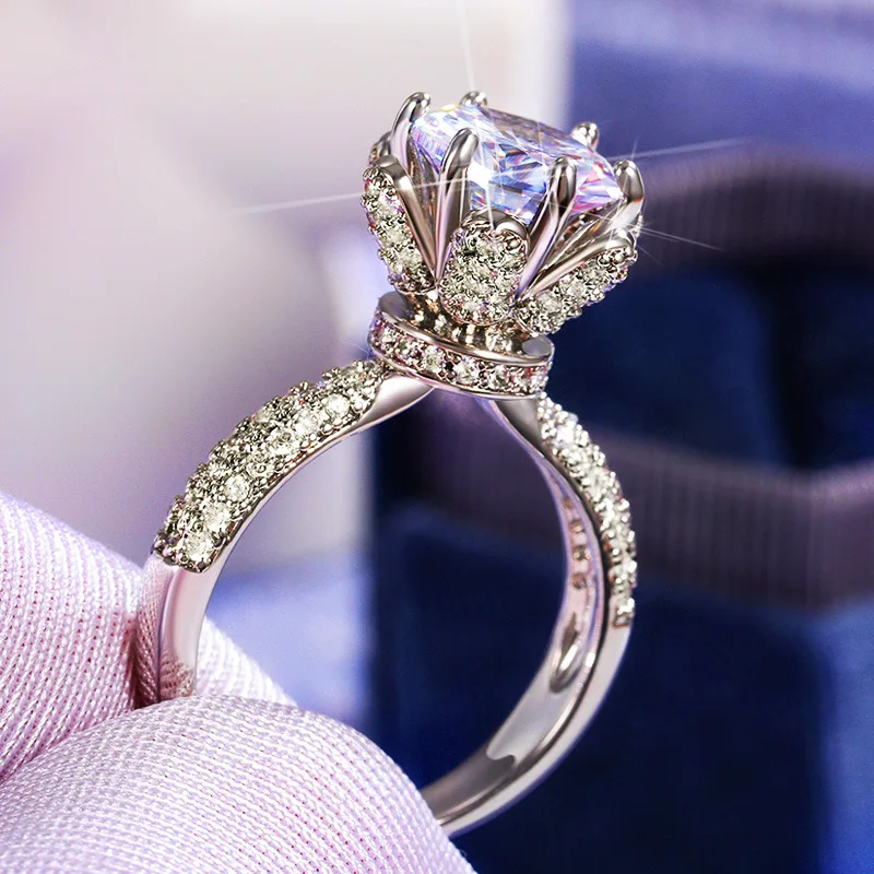 Ladies luxury fashion shiny Ladies Flower Language Imitation Zircon Wedding Ring Wedding Prom Engagement Ring Jewelry
Ladies luxury fashion shiny Ladies Flower Language Imitation Zircon Wedding Ring Wedding Prom Engagement Ring Jewelry