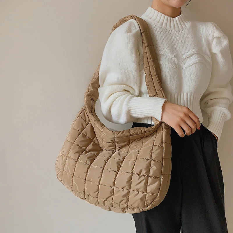 Large Quilted Retro Designer High Capacity Bag Handbags Women's Bag 2021 New Style Fashion Simple Shoulder Tote Bag Bolso Mujer
Large Quilted Retro Designer High Capacity Bag Handbags Women's Bag 2021 New Style Fashion Simple Shoulder Tote Bag Bolso Mujer