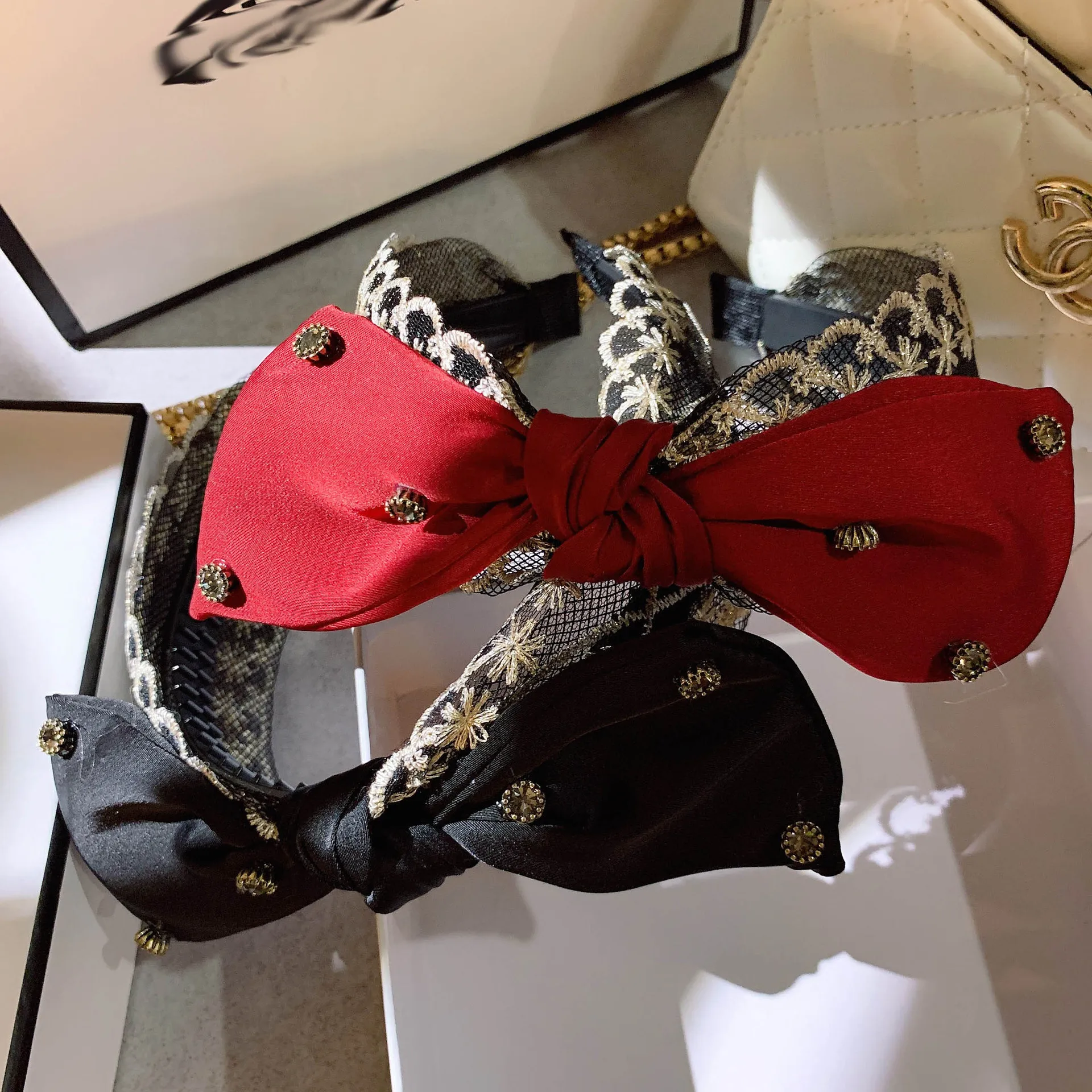 Fashion Baroque style velvet hairband Women Girls Fashion Sexy Simple crystal Hair Hoop headwear Hair Accessories
Fashion Baroque style velvet hairband Women Girls Fashion Sexy Simple crystal Hair Hoop headwear Hair Accessories