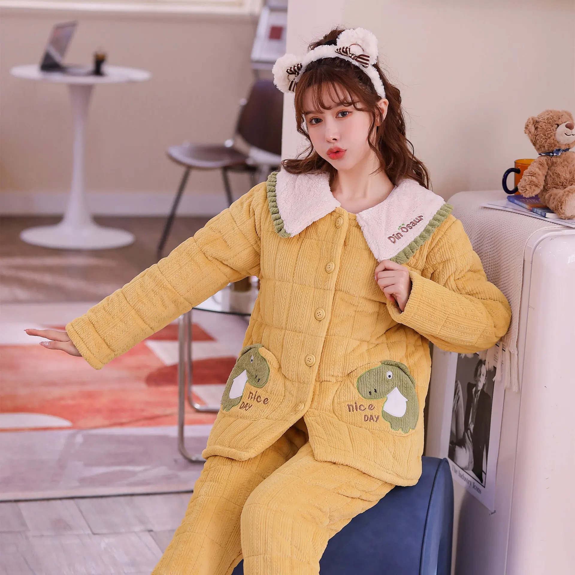 Thicken Coral Fleece Women Pajamas Set Home Wear Autumn Winter Long Sleeve Sleepwear Nightwear Flannel Casual Plush Pijamas Suit
Thicken Coral Fleece Women Pajamas Set Home Wear Autumn Winter Long Sleeve Sleepwear Nightwear Flannel Casual Plush Pijamas Suit