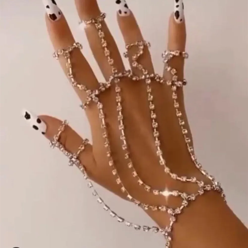 Luxury Crystal Rhinestone Tassel Hand Chain Ring Bracelet Slave Full Fingers Chain Jewelry for Women Wedding Hand Back Bangles
Luxury Crystal Rhinestone Tassel Hand Chain Ring Bracelet Slave Full Fingers Chain Jewelry for Women Wedding Hand Back Bangles