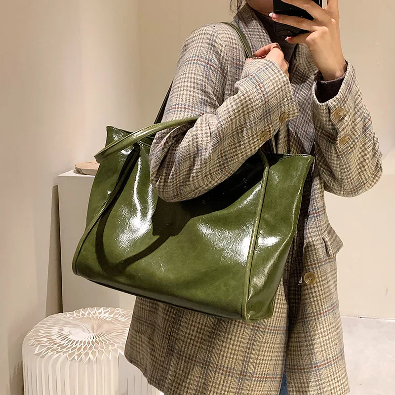 Soft leather handbag new style 2021autumn and winter fashion retro one-shoulder commuter to work female bag solid color tote bag
Soft leather handbag new style 2021autumn and winter fashion retro one-shoulder commuter to work female bag solid color tote bag
