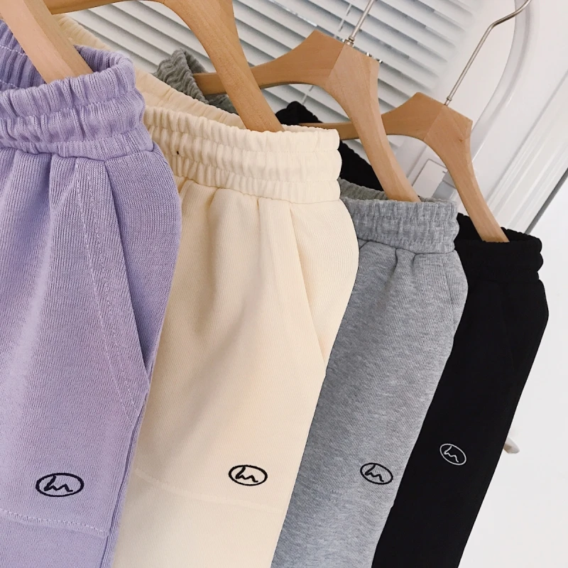 Summer joggers women Shorts Korean Style High Waist Wide Leg sweatpants Loose casual Drawstring Pockets Knee Length Short Pants
Summer joggers women Shorts Korean Style High Waist Wide Leg sweatpants Loose casual Drawstring Pockets Knee Length Short Pants