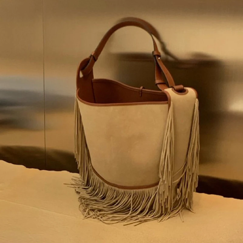 Designer Frosted Pu Leather Tassel Tote Bags For Women Luxury Brands Fringe Shoulder Bags Large-capacity Bucket Women's Bag 2021
Designer Frosted Pu Leather Tassel Tote Bags For Women Luxury Brands Fringe Shoulder Bags Large-capacity Bucket Women's Bag 2021
