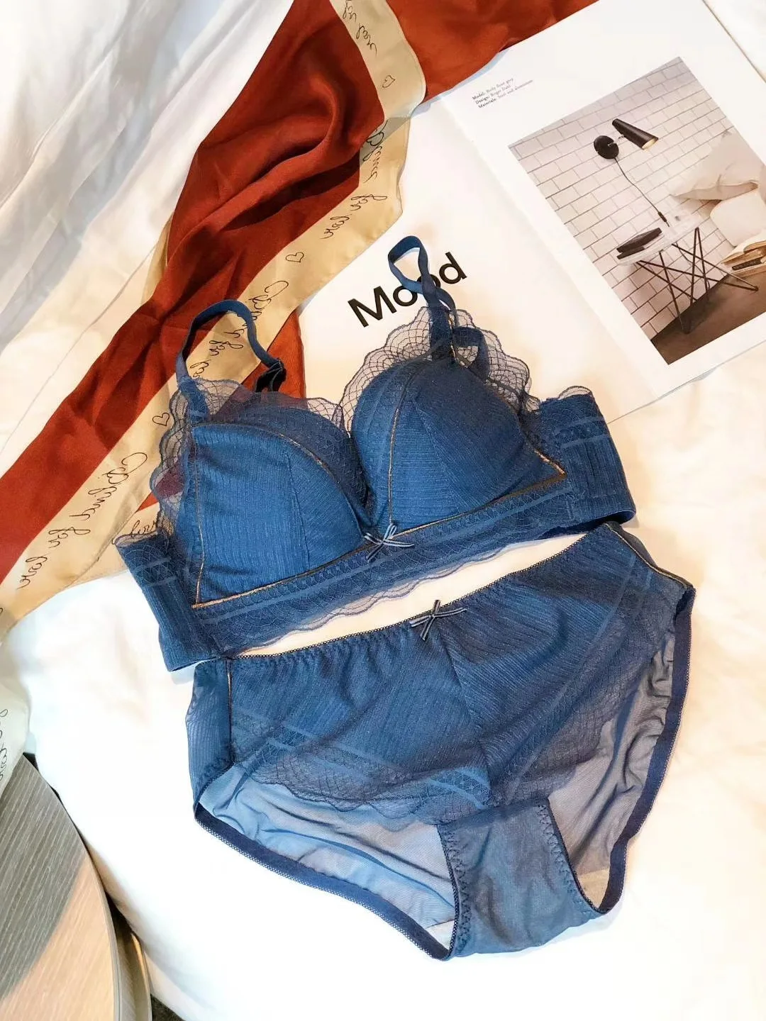 BIIGGXX Lace Strapless Sexy and Comfortable Girl with Small Breasts Gathered Up To Lace Bralette Bras for Women
BIIGGXX Lace Strapless Sexy and Comfortable Girl with Small Breasts Gathered Up To Lace Bralette Bras for Women