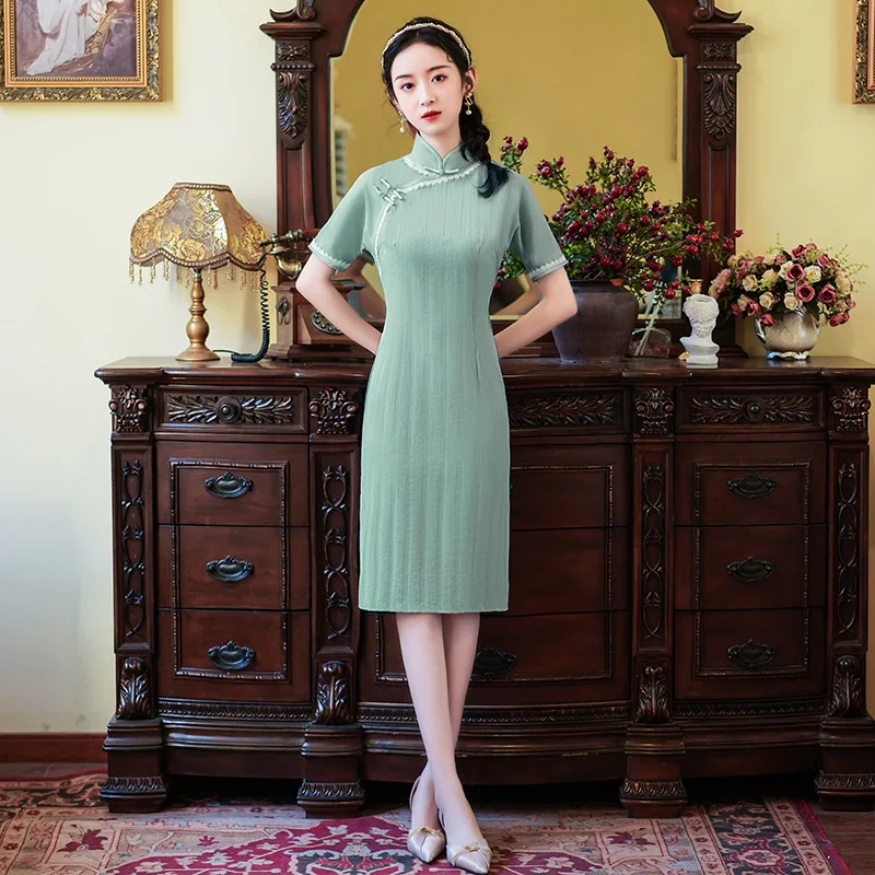 Женская обувь в китайском Стиль зеленый хлопка Qipao для женщин традиционный Cheongsam элегантный Формальные Вечерние платья Vestidos Размеры M-3XL
Женская обувь в китайском Стиль зеленый хлопка Qipao для женщин традиционный Cheongsam элегантный Формальные Вечерние платья Vestidos Размеры M-3XL