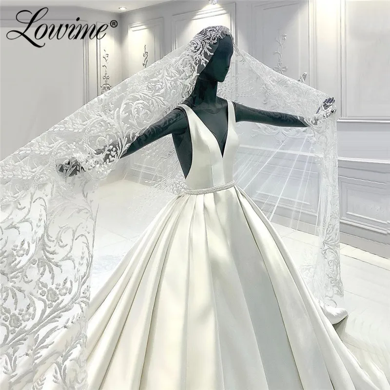 Ivory V Neck Wedding Dresses With Lace Wedding Veil 2021 Newest Backless Elegant Bridal Gowns Middle East Wedding Bride Dresses
Ivory V Neck Wedding Dresses With Lace Wedding Veil 2021 Newest Backless Elegant Bridal Gowns Middle East Wedding Bride Dresses