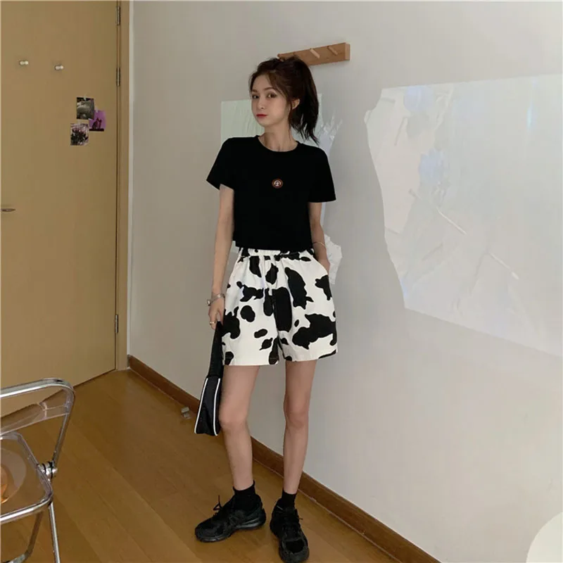 2021 Summer Cow Print Shorts Women High Waist Shorts Harajuku Wide Leg Elastic Girls Casual Solid T shirts and Shorts Set Suit 
2021 Summer Cow Print Shorts Women High Waist Shorts Harajuku Wide Leg Elastic Girls Casual Solid T shirts and Shorts Set Suit