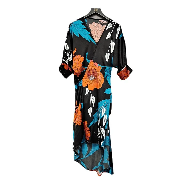 Silk dress women's 2021 summer new temperament commuting print V-neck waist slim mid length skirt yn731
Silk dress women's 2021 summer new temperament commuting print V-neck waist slim mid length skirt yn731