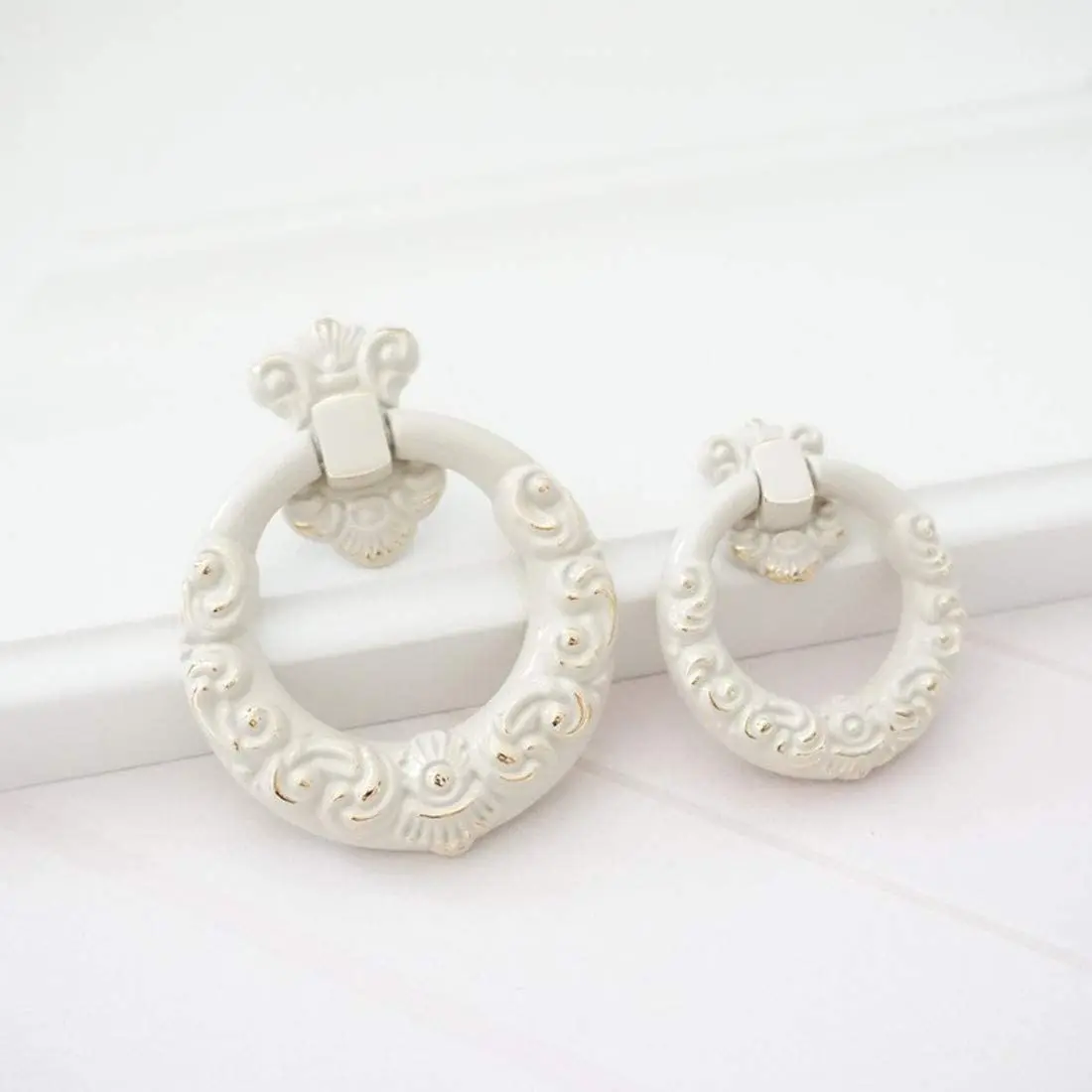 MFYS Zinc Alloy Ring-Shaped Cabinet Knobs Drawer Pulls Antique Silver Wardrobe Closet Door Handle Elegant Furniture Hardware
MFYS Zinc Alloy Ring-Shaped Cabinet Knobs Drawer Pulls Antique Silver Wardrobe Closet Door Handle Elegant Furniture Hardware
