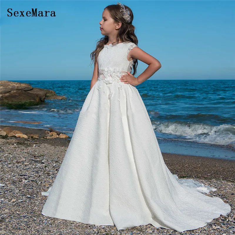 Нарядное платье для девочек; Vestido de deminha; ТРАПЕЦИЕВИДНОЕ белое платье для первого причастия
Нарядное платье для девочек; Vestido de deminha; ТРАПЕЦИЕВИДНОЕ белое платье для первого причастия