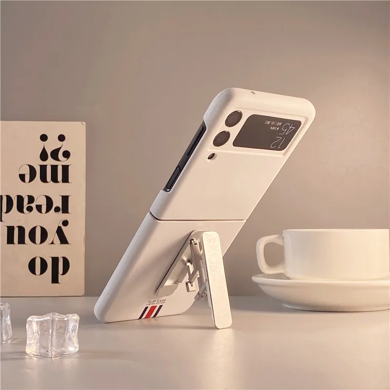 For Samsung ZFlip 3 Matte Cases Business Luxury Bracket Frosted Shell for Galaxy Z Flip 3 Simple Korean Gift Fundas Para
For Samsung ZFlip 3 Matte Cases Business Luxury Bracket Frosted Shell for Galaxy Z Flip 3 Simple Korean Gift Fundas Para