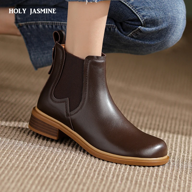 Женские ботильоны из натуральной кожи, на толстом каблуке
Женские ботильоны из натуральной кожи, на толстом каблуке