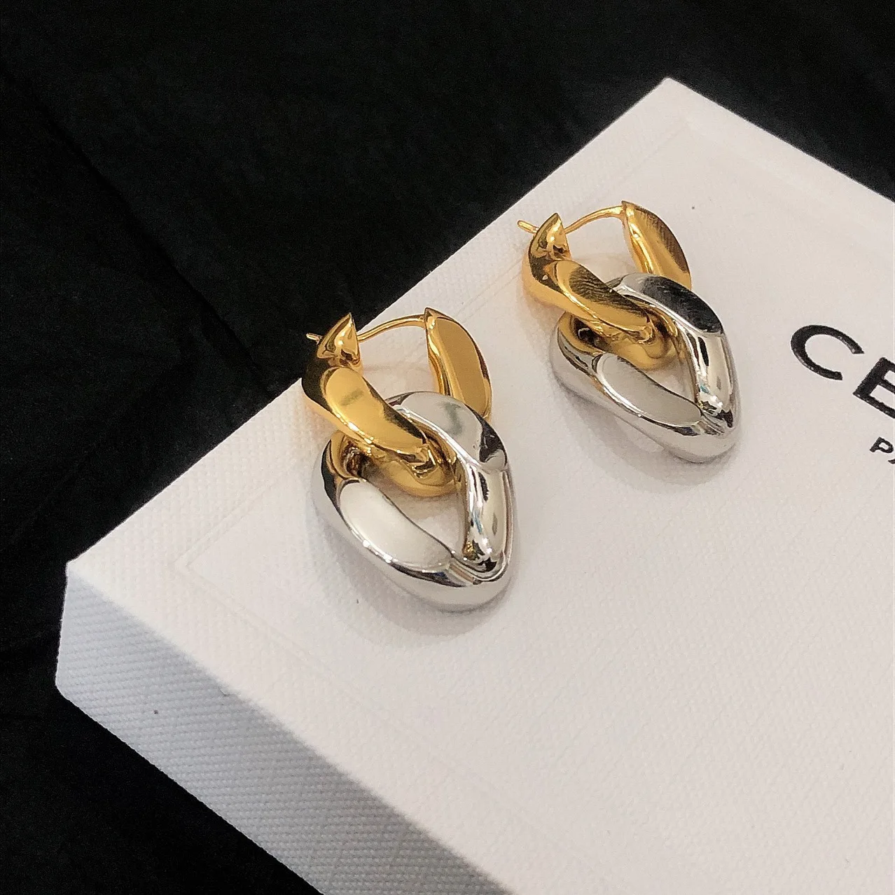 European and American geometry gold and two-color double-ring earrings flavone gold-plated decorative earrings female
European and American geometry gold and two-color double-ring earrings flavone gold-plated decorative earrings female
