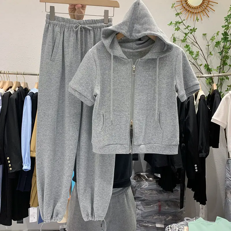 Casual Short-sleeved Sportswear Suit Women's 2021 Summer New Slim and Thin Short Top and Sweatpants Two-piece Trouser Suit
Casual Short-sleeved Sportswear Suit Women's 2021 Summer New Slim and Thin Short Top and Sweatpants Two-piece Trouser Suit