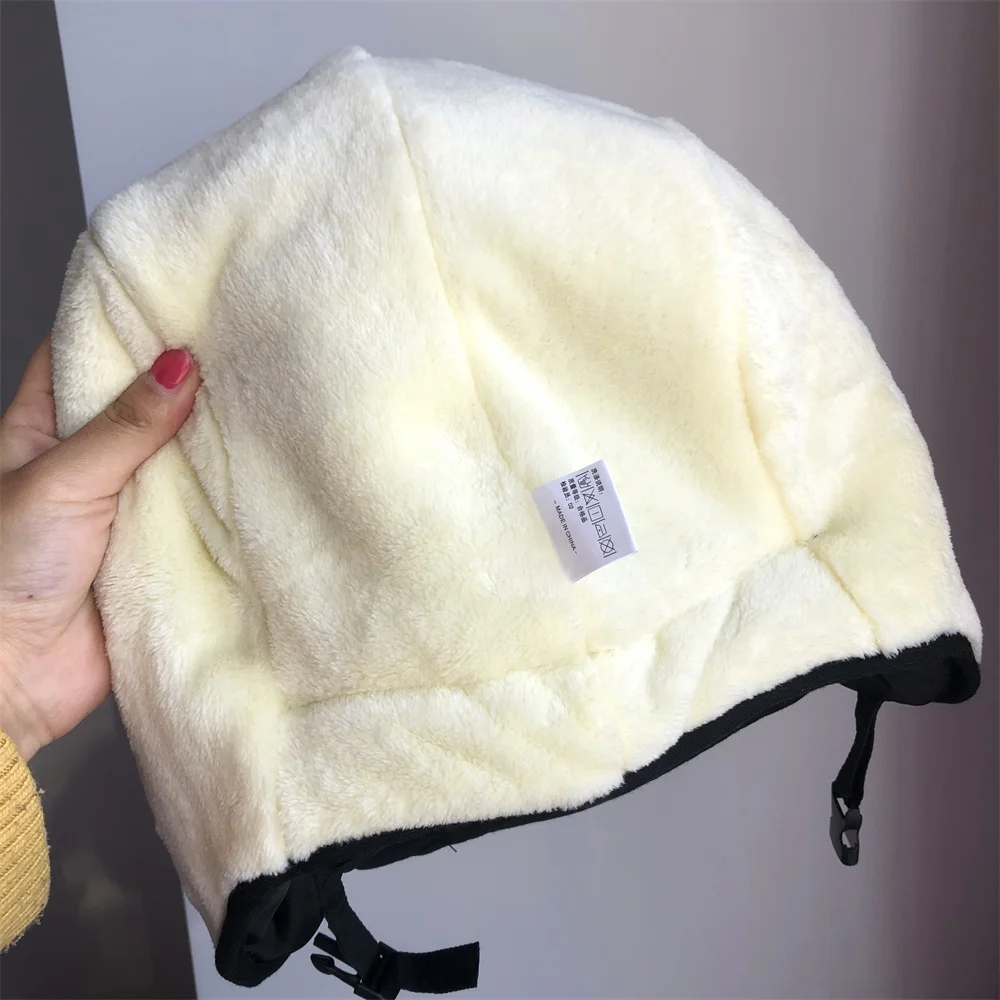 2020 New original design fashion warm cap winter men winter hats for women kids waterproof hood hat with glasses cool balaclava
2020 New original design fashion warm cap winter men winter hats for women kids waterproof hood hat with glasses cool balaclava