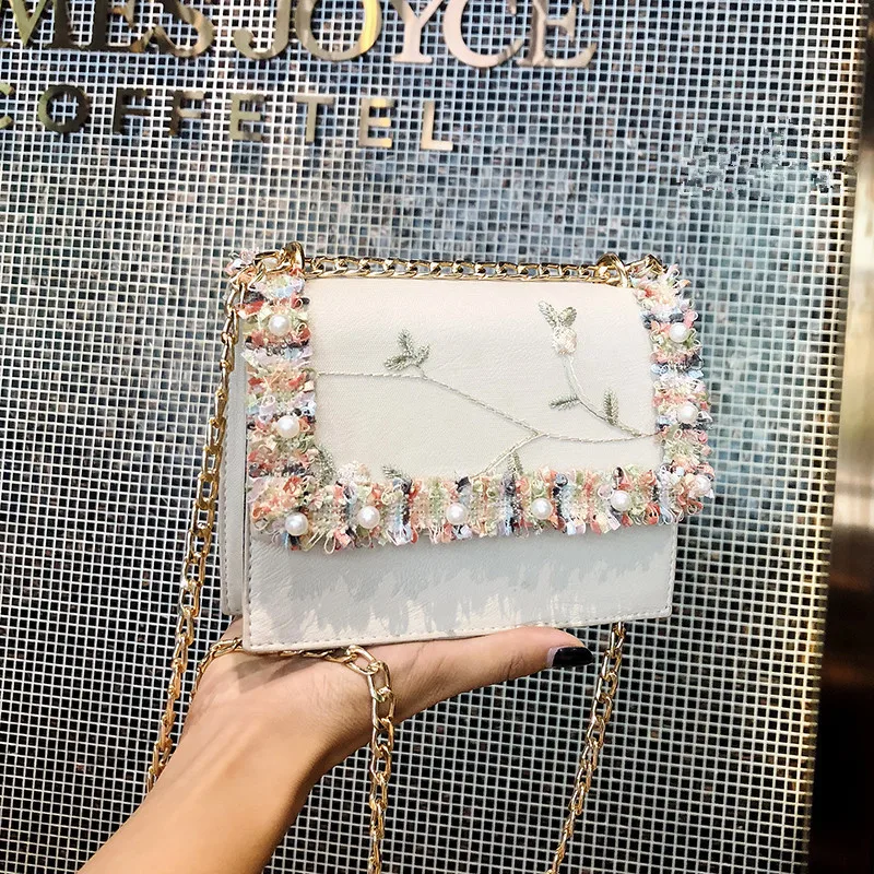 new Lace Flowers Women bag 2019 handbag High quality PU Leather Sweet Girl Square bag Flower Pearl Chain Shoulder Messenger Bag
new Lace Flowers Women bag 2019 handbag High quality PU Leather Sweet Girl Square bag Flower Pearl Chain Shoulder Messenger Bag