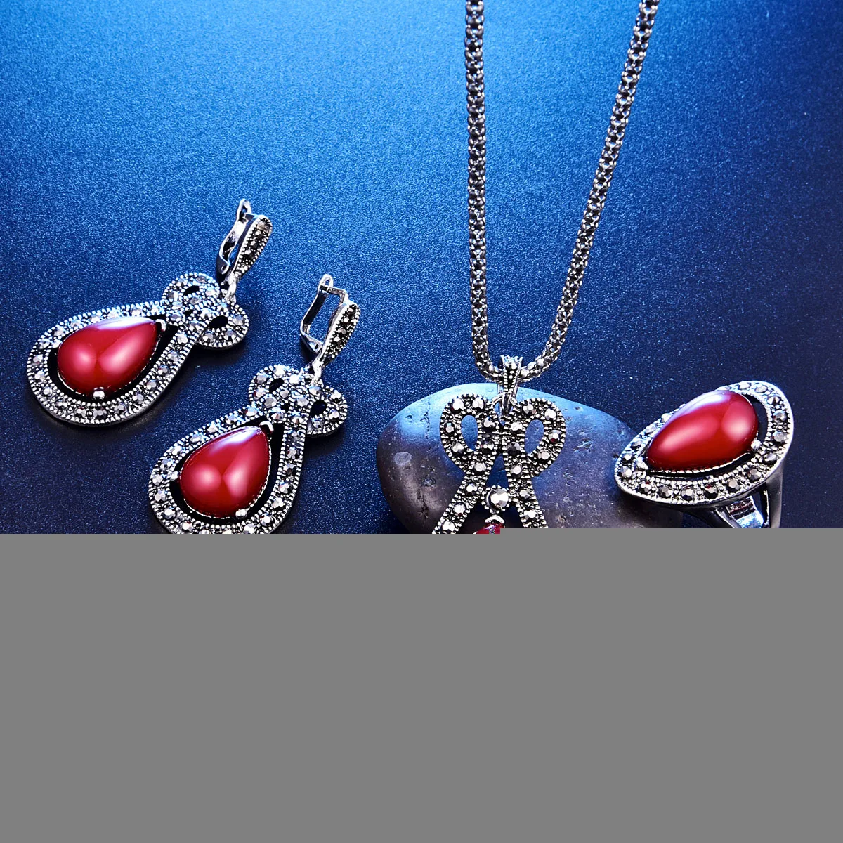TSHOU183 Fashion Drop Crystal Jewelry Set Necklace Earrings Oval Resin Three-Piece Set
TSHOU183 Fashion Drop Crystal Jewelry Set Necklace Earrings Oval Resin Three-Piece Set