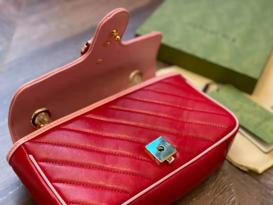 Senior designer 2021 new luxury fashion enamel hardware decoration buckle shoulder bag messenger bag lady bag
Senior designer 2021 new luxury fashion enamel hardware decoration buckle shoulder bag messenger bag lady bag