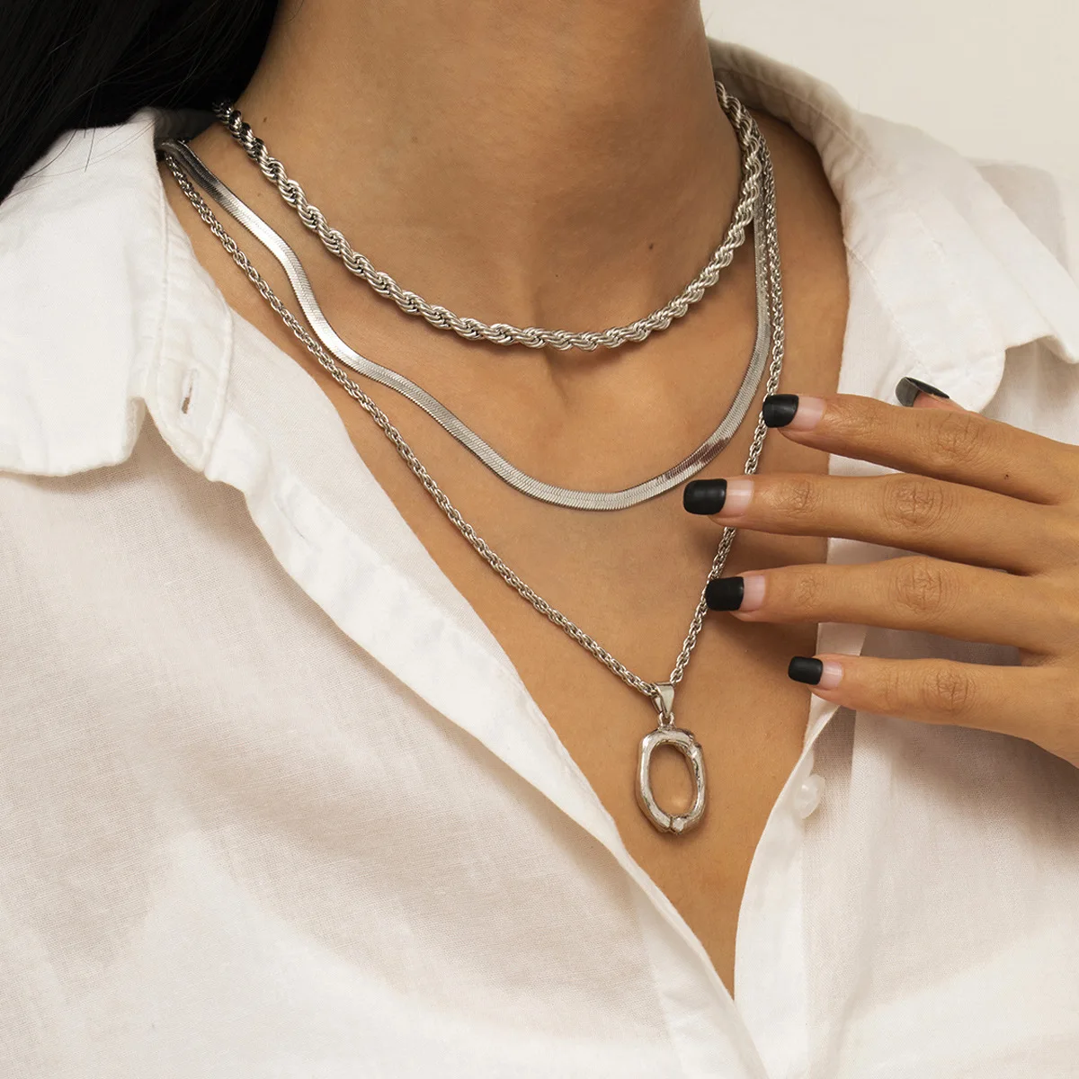 European American Jewelry Twist Chain Like Flat Snake Pieces Necklace Women's Simple Geometric Ring Pendant Necklace Set
European American Jewelry Twist Chain Like Flat Snake Pieces Necklace Women's Simple Geometric Ring Pendant Necklace Set