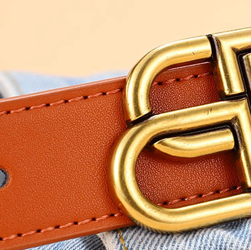 Женский широкий кожаный ремень с металлической латунной пряжкой, шириной 3,0 см
Женский широкий кожаный ремень с металлической латунной пряжкой, шириной 3,0 см