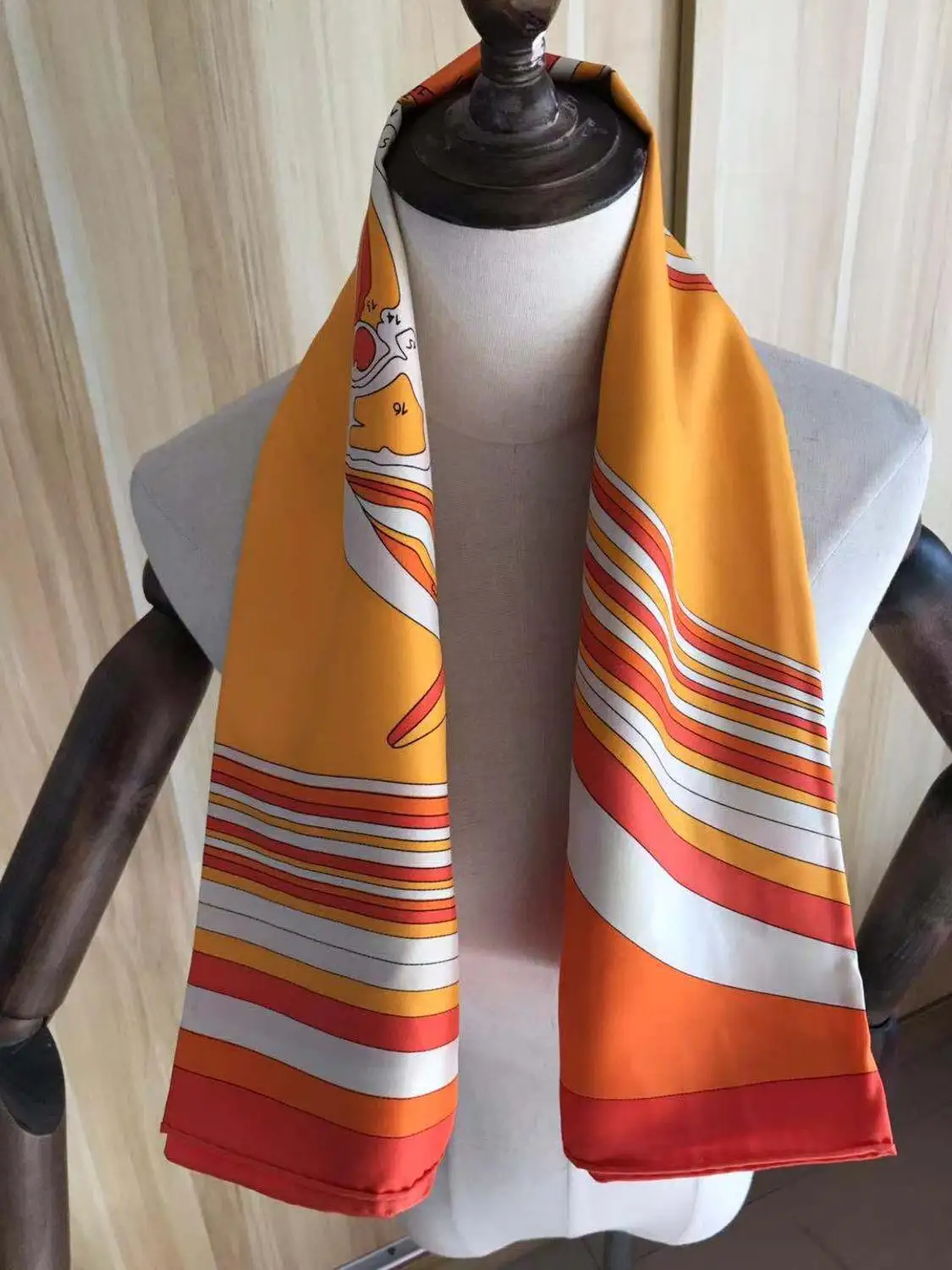 2019 new arrival fashion horse brand 100% silk scarf 90*90 cm square shawl hand made roll wrap for women lady free shipping
2019 new arrival fashion horse brand 100% silk scarf 90*90 cm square shawl hand made roll wrap for women lady free shipping