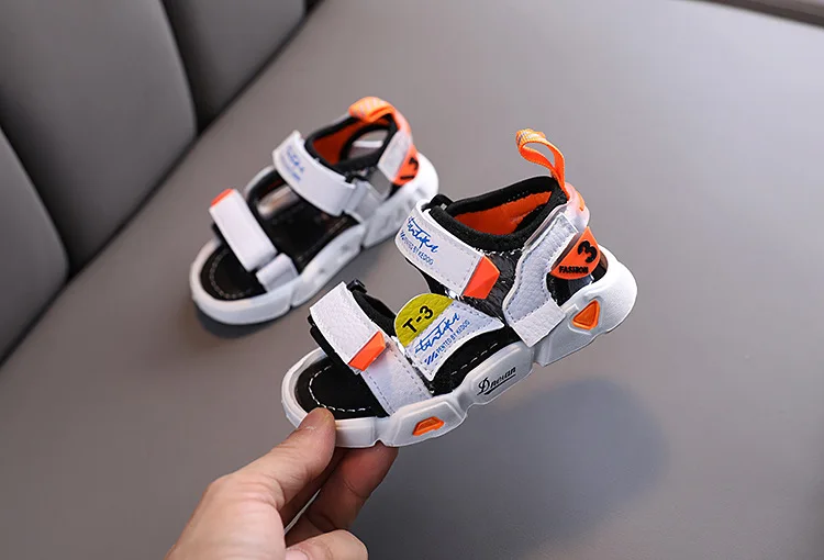 Non-slip Soft Bottom Summer New Children's Sandals Korean Fashion Boy's Shoes For 1-7Years Old Girls' Beach Shoes Tenis Masculin
Non-slip Soft Bottom Summer New Children's Sandals Korean Fashion Boy's Shoes For 1-7Years Old Girls' Beach Shoes Tenis Masculin