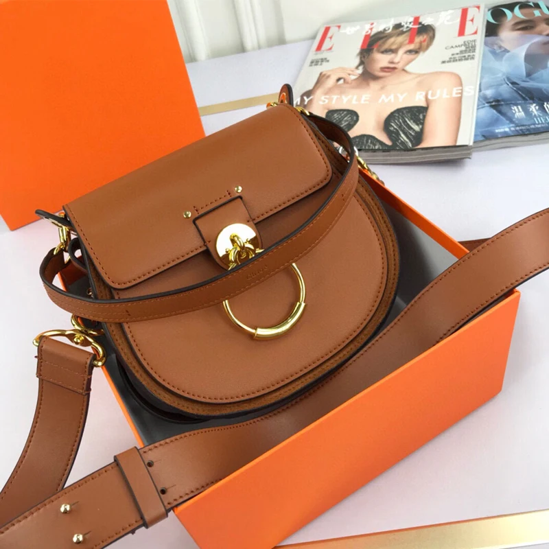 2021 New Women Messenger Bag Genuine White Leather Portable Casual FashionWomen Handle Bag Elegant Female Single Shoulder Bag
2021 New Women Messenger Bag Genuine White Leather Portable Casual FashionWomen Handle Bag Elegant Female Single Shoulder Bag