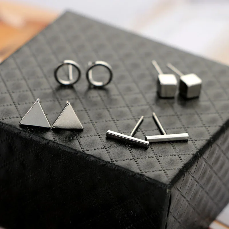 2021 New Arrival Round triangle Shaped Gold&Black Colors Geometric Alloy Stud Earring For Women Ear Jewelry 4 pairs Gifts
2021 New Arrival Round triangle Shaped Gold&Black Colors Geometric Alloy Stud Earring For Women Ear Jewelry 4 pairs Gifts