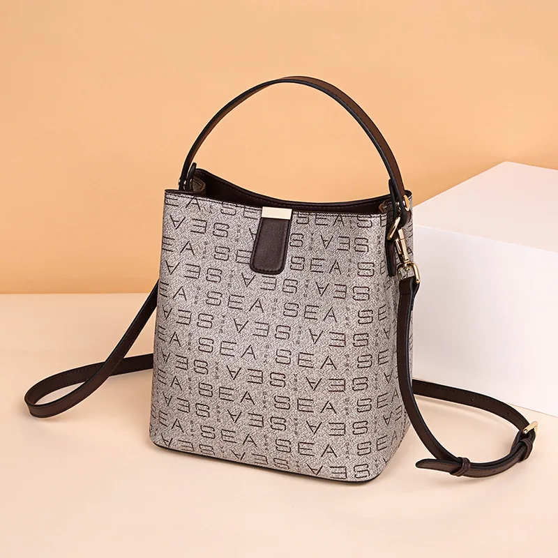 Shangxin shoulder bag female texture all-match small bag fashionable street handbag large capacity Korean version of the messeng
Shangxin shoulder bag female texture all-match small bag fashionable street handbag large capacity Korean version of the messeng