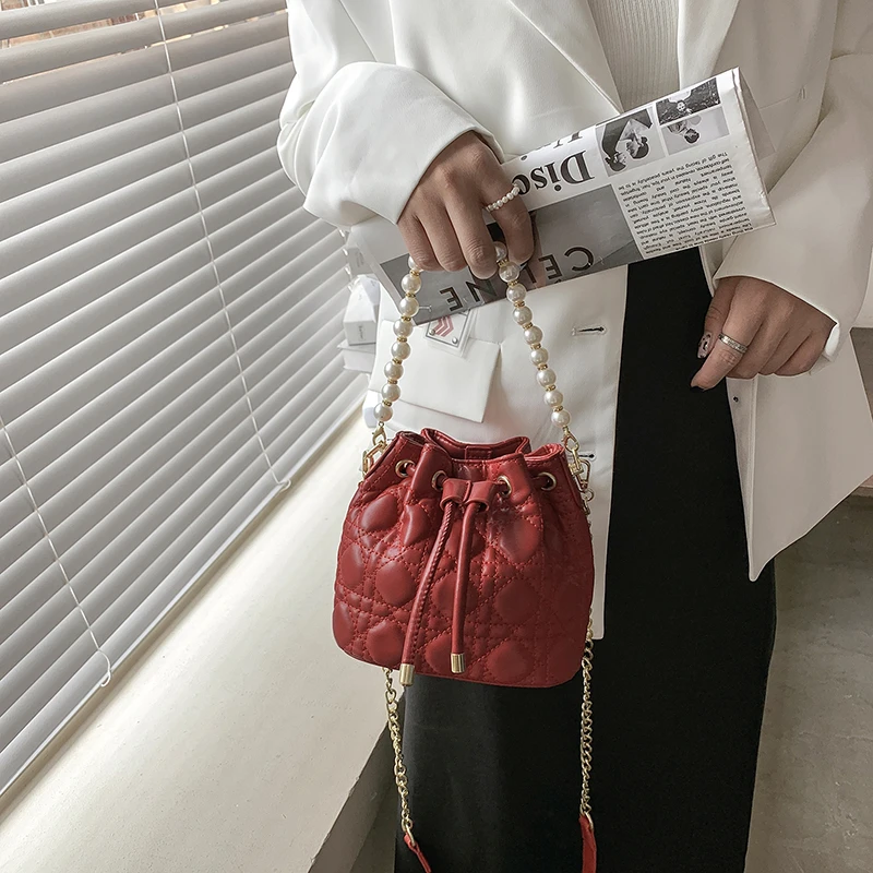 Lingge Women's Bucket Bag Pearl Chain Handbag Brand Crossbody Bag PU Leather Shoulder Bag Designer Drawstring Totes Female Purse
Lingge Women's Bucket Bag Pearl Chain Handbag Brand Crossbody Bag PU Leather Shoulder Bag Designer Drawstring Totes Female Purse