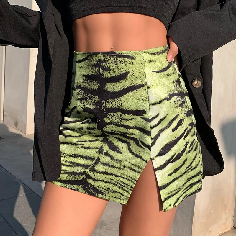 2021 Women Summer Green Tiger Printed Package Hip Skirt Slim Sexy Open Fork Split Mini Short Skirt Streetwear Female Clothing
2021 Women Summer Green Tiger Printed Package Hip Skirt Slim Sexy Open Fork Split Mini Short Skirt Streetwear Female Clothing