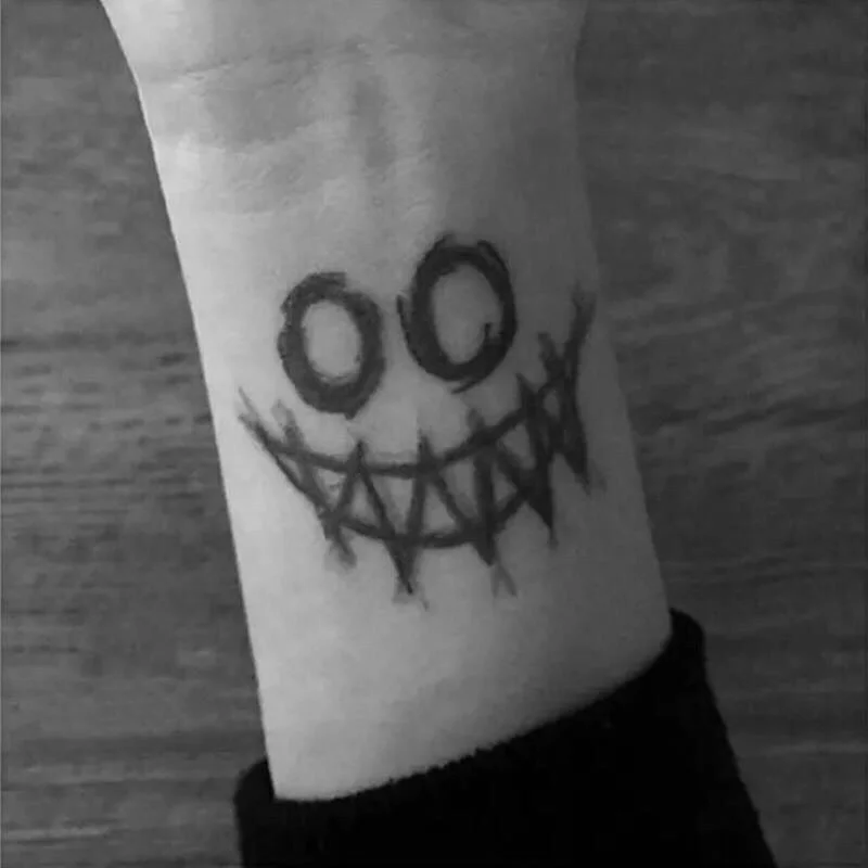 Black Block Clown Cool Temporary Tattoo Sticker Men Women Body Art Arm Waist Fake Tattoos Waterproof Finger Tatoo for Summer
Black Block Clown Cool Temporary Tattoo Sticker Men Women Body Art Arm Waist Fake Tattoos Waterproof Finger Tatoo for Summer