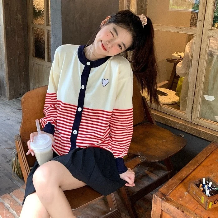 2021 Autumn New Striped Stitching Contrast Color Cardigan Sweater Women's Korean-style Style Anti-aging Fashion Western 
2021 Autumn New Striped Stitching Contrast Color Cardigan Sweater Women's Korean-style Style Anti-aging Fashion Western