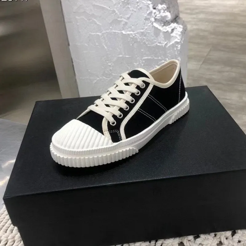2021 Woman Shoes Summer Sporty Sneaker Lace-Up Genuine Leather Designer Hot Sneakers
2021 Woman Shoes Summer Sporty Sneaker Lace-Up Genuine Leather Designer Hot Sneakers