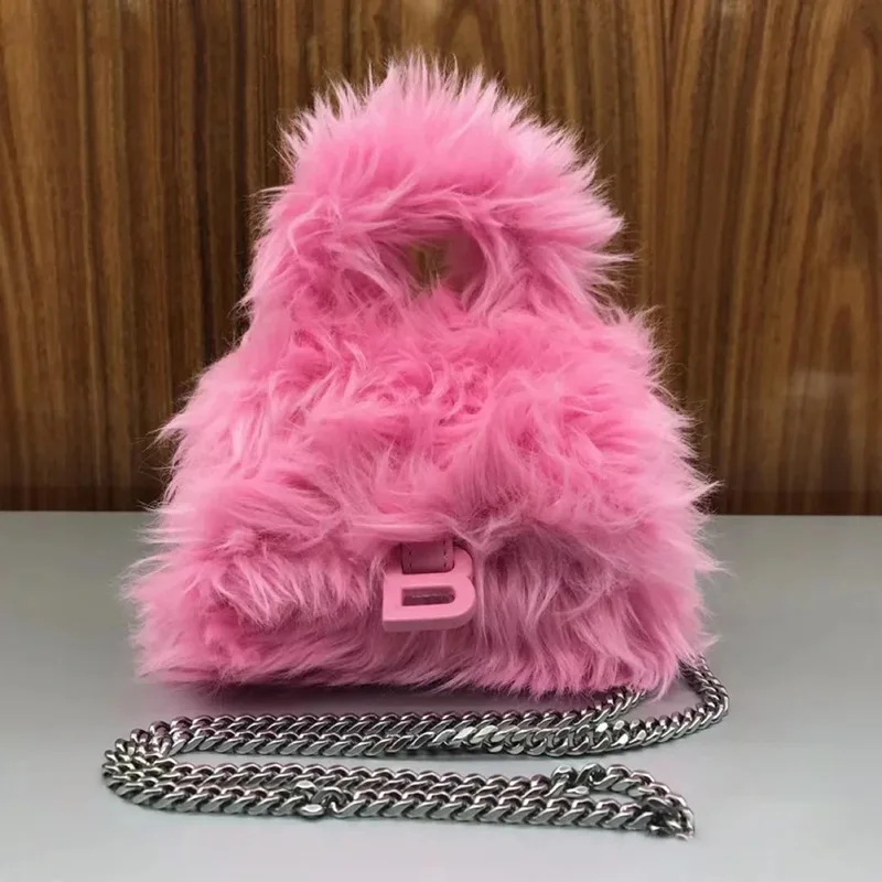 Designer Brands Faux Fur Women Handbags Luxury Fluffy Plush Shoulder Crossbody Bags High Quality Female Small Purses 2021 Winter
Designer Brands Faux Fur Women Handbags Luxury Fluffy Plush Shoulder Crossbody Bags High Quality Female Small Purses 2021 Winter