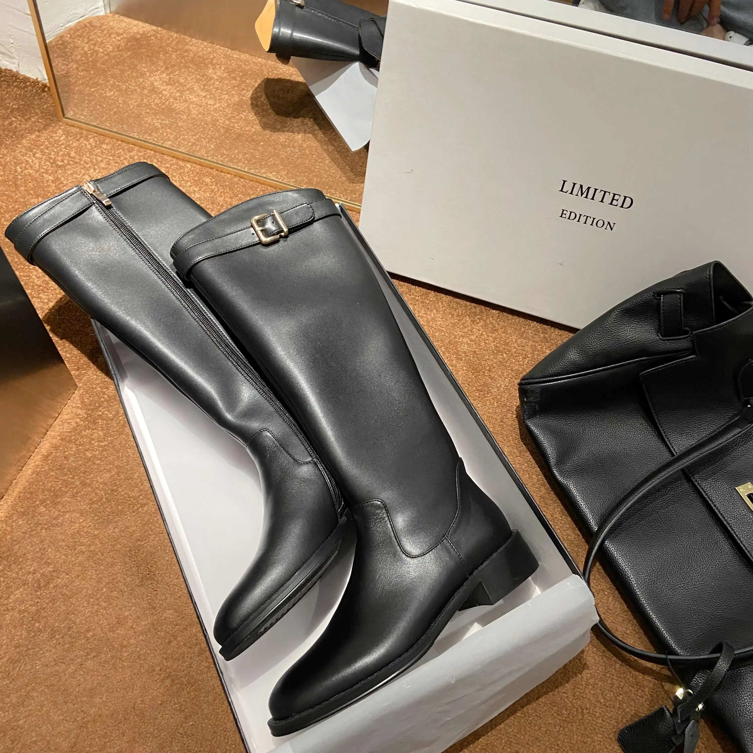 Krazing Pot big size cow leather round toe med heel riding boots handmade high quality gladiator beauty lady knee-high boots L53
Krazing Pot big size cow leather round toe med heel riding boots handmade high quality gladiator beauty lady knee-high boots L53