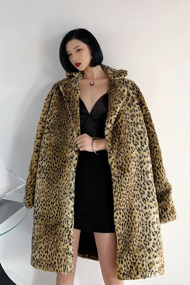 2020 Winter clothes famale fashionable personality leopard print long coat lapel faux fur coat oversize coat women V292
2020 Winter clothes famale fashionable personality leopard print long coat lapel faux fur coat oversize coat women V292