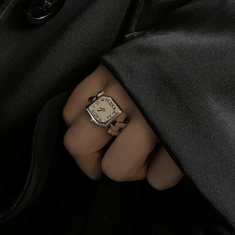 Женское кольцо из серебра 925 пробы, с римскими цифрами
Женское кольцо из серебра 925 пробы, с римскими цифрами