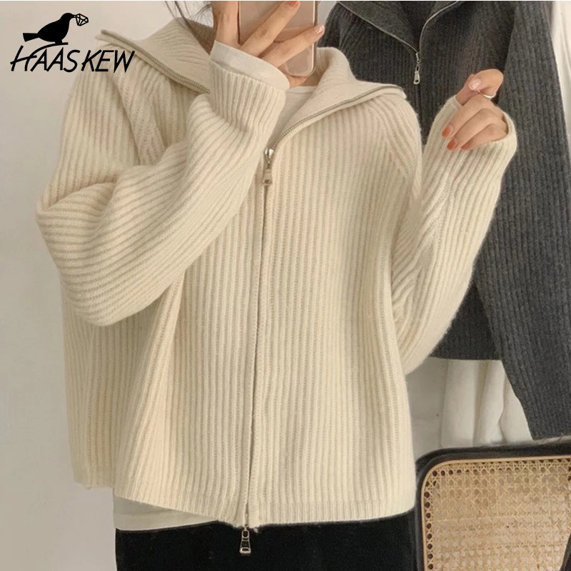 HAASKEW Vintage Knitted Cardigan Harajuku Sweaters for Women Fall 2021 Fashion Double Zipper Oversized Jacket Black Beige Coats
HAASKEW Vintage Knitted Cardigan Harajuku Sweaters for Women Fall 2021 Fashion Double Zipper Oversized Jacket Black Beige Coats