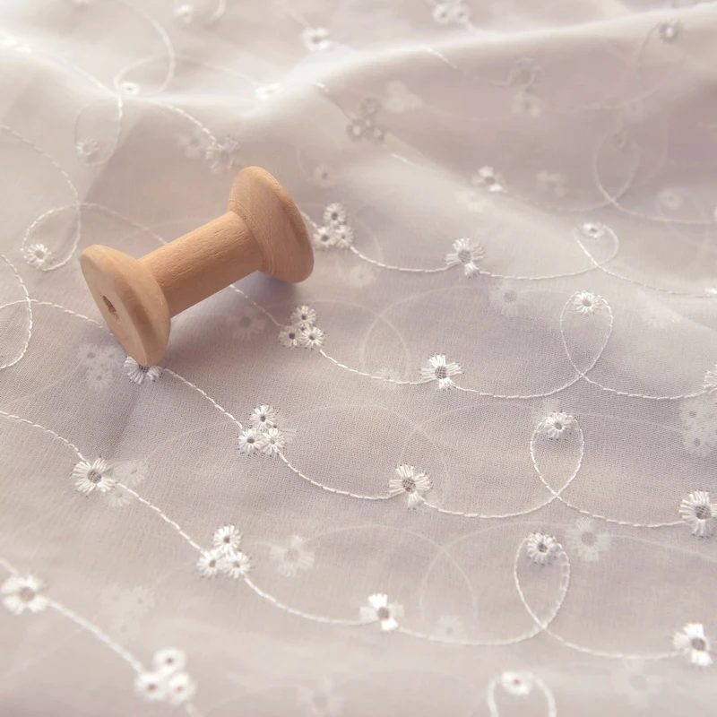 Quality Chiffon tissu Embroidered with embroidery fabric one-piece dress clothing patchwork
Quality Chiffon tissu Embroidered with embroidery fabric one-piece dress clothing patchwork