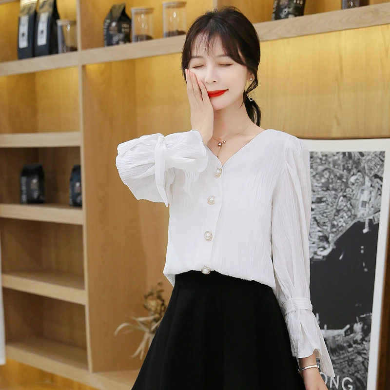 New Fashion Women V-neck Long Sleeve Tops flare sleeve Single-breasted buttons Blouse Shirt Casual solid color Tops Shirts
New Fashion Women V-neck Long Sleeve Tops flare sleeve Single-breasted buttons Blouse Shirt Casual solid color Tops Shirts